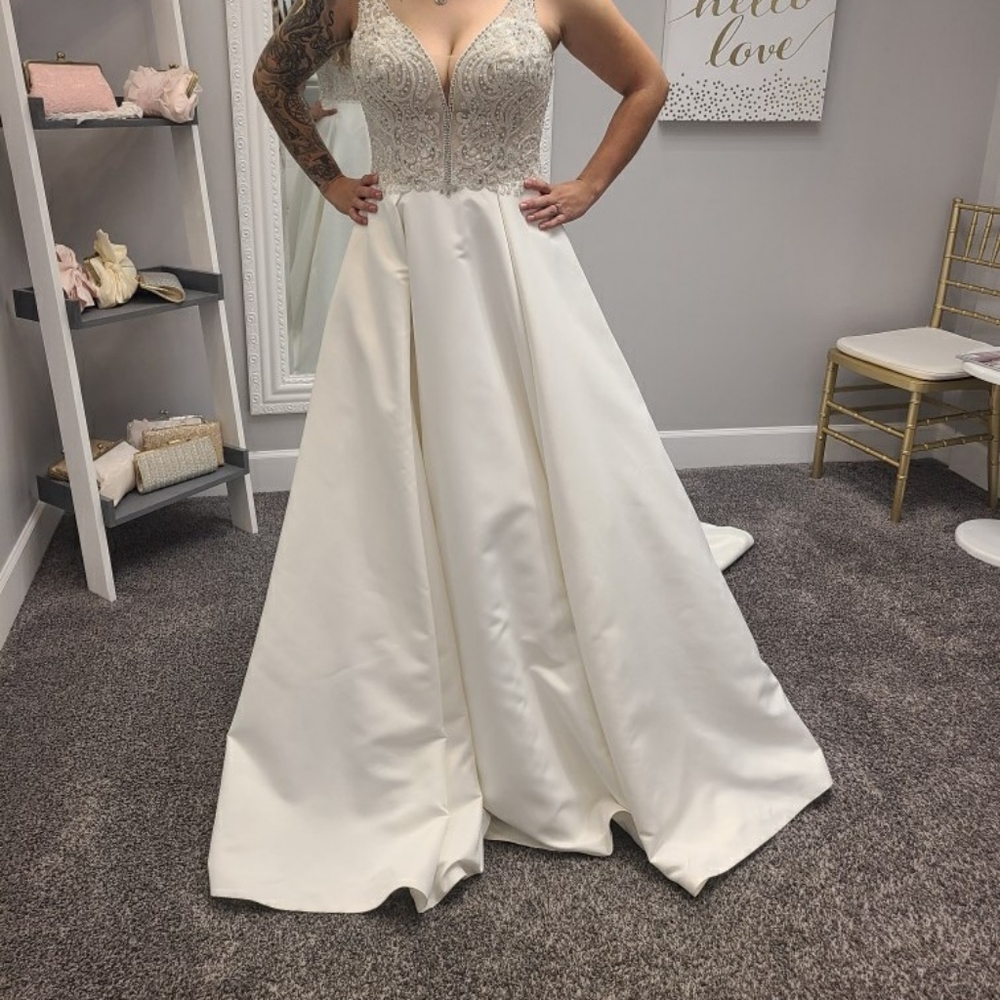 Essence of Australia wedding gown